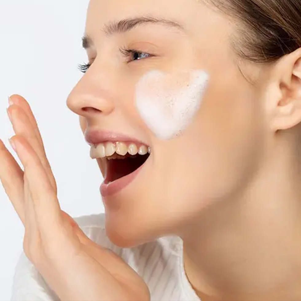 ژل شستشو صورت بهتر است یا فوم؟